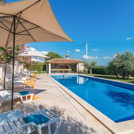 Villa Sleeps 20 With Pool Air Con And Wifi *