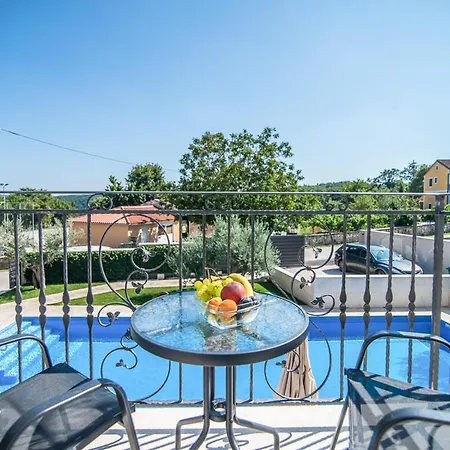 Sleeps 20 With Pool Air Con And Wifi Villa Kringa