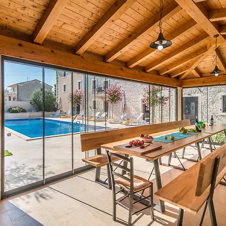 Sleeps 20 With Pool Air Con And Wifi Villa *