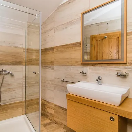 Sleeps 20 With Pool Air Con And Wifi *