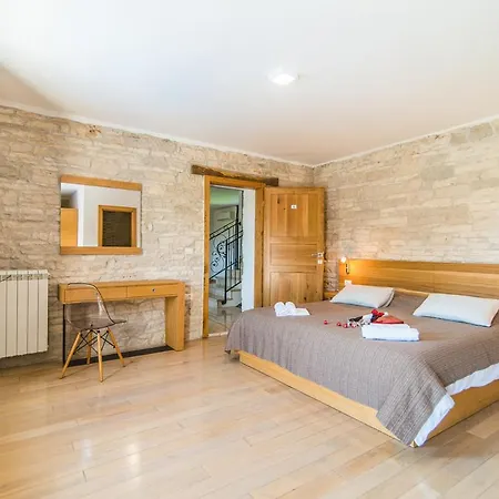 Villa Sleeps 20 With Pool Air Con And Wifi
