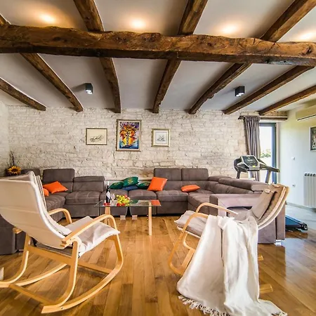 Sleeps 20 With Pool Air Con And Wifi Villa *